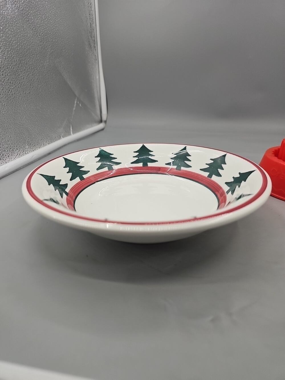 Pier 1 O' Tannenbaum 8 1/4" Soup/Cereal/Serving Bowl Christmas Tree Red/Green